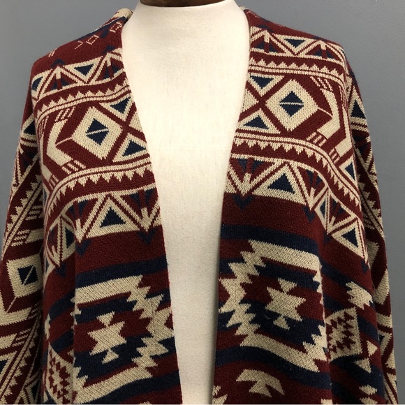 Bluenotes Boho Aztec/Southwestern Poncho/Cape with Fringe, O/S - Picture 4 of 10